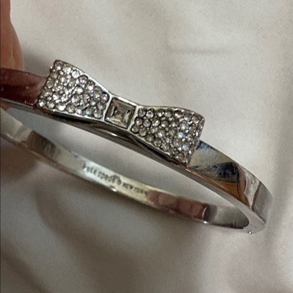 Kate Spade New York 'Ready Set Bow' hinged bangle bracelet - Picture 2 of 3
